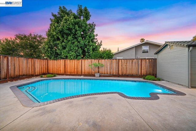 533 Cinnabar Dr, Livermore, CA 94550