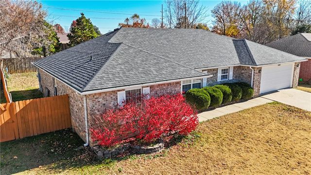 521 Prairie Street, Lowell, AR 72745