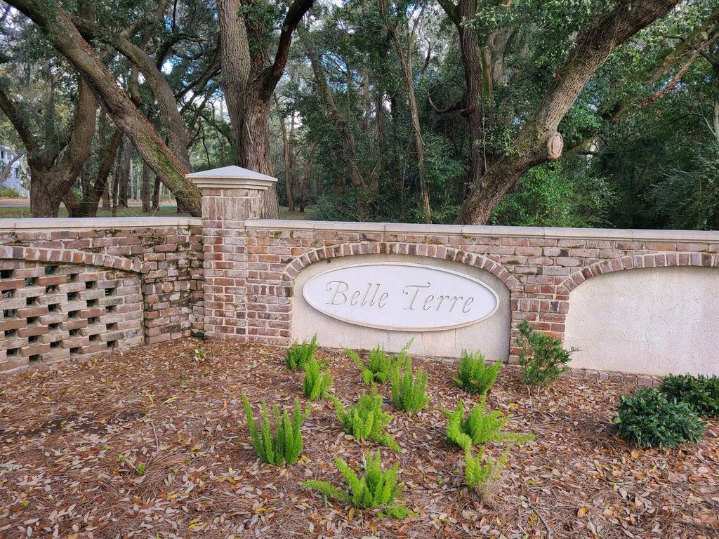 Image 17 of property listing at 404 Tanner Trail, Charleston, SC 29412