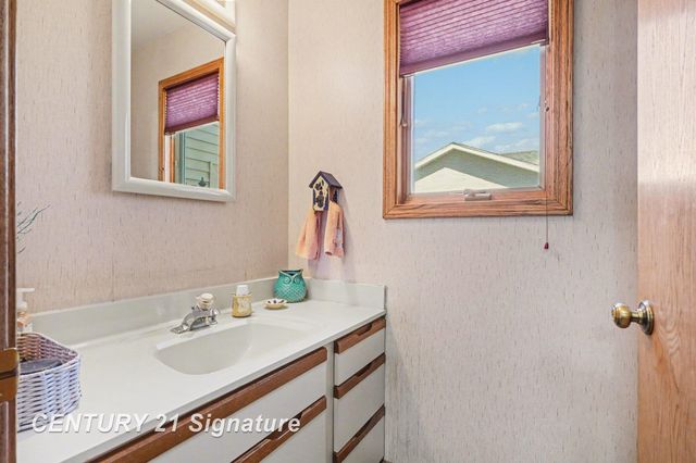 563 Puritan Drive, Saginaw Twp, MI 48638