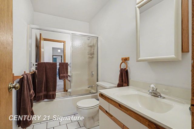 563 Puritan Drive, Saginaw Twp, MI 48638