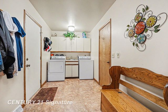 563 Puritan Drive, Saginaw Twp, MI 48638