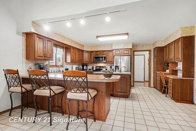 563 Puritan Drive, Saginaw Twp, MI 48638