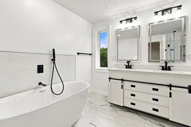 11 Wilson St, Hopkinton, MA 01748