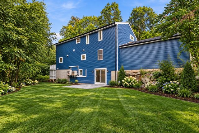 11 Wilson St, Hopkinton, MA 01748