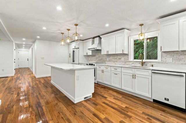 11 Wilson St, Hopkinton, MA 01748