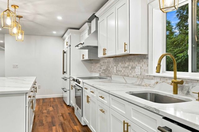 11 Wilson St, Hopkinton, MA 01748