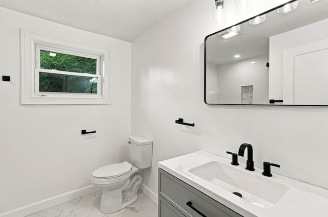 11 Wilson St, Hopkinton, MA 01748