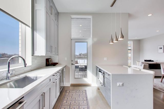 1121 N Western Avenue 4N, Chicago, IL 60622