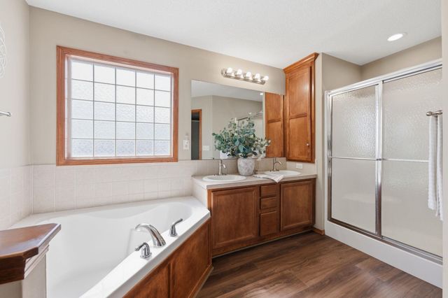 1407 N Spring Ridge Dr, Derby, KS 67037