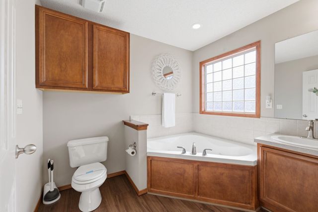 1407 N Spring Ridge Dr, Derby, KS 67037