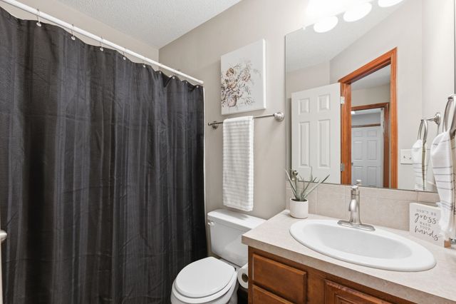 1407 N Spring Ridge Dr, Derby, KS 67037