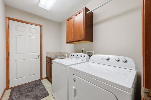 1407 N Spring Ridge Dr, Derby, KS 67037