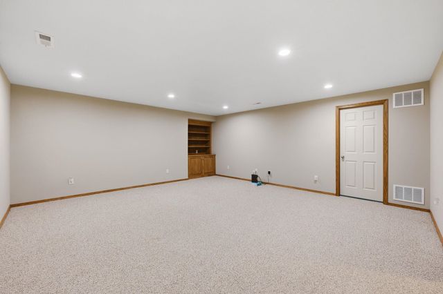 1407 N Spring Ridge Dr, Derby, KS 67037