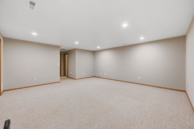 1407 N Spring Ridge Dr, Derby, KS 67037