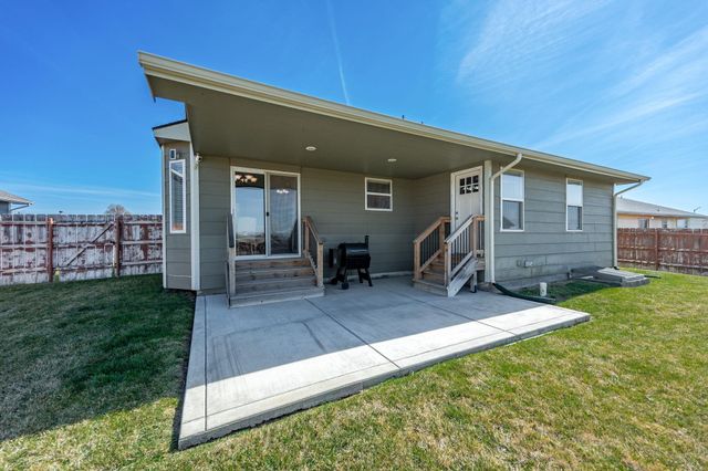 1407 N Spring Ridge Dr, Derby, KS 67037