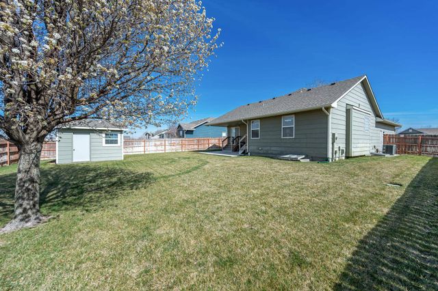 1407 N Spring Ridge Dr, Derby, KS 67037
