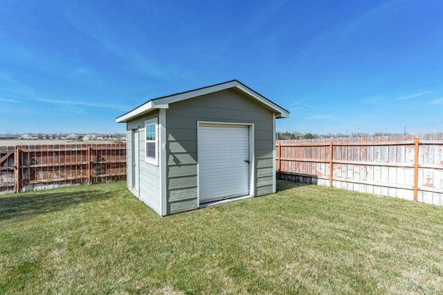 1407 N Spring Ridge Dr, Derby, KS 67037