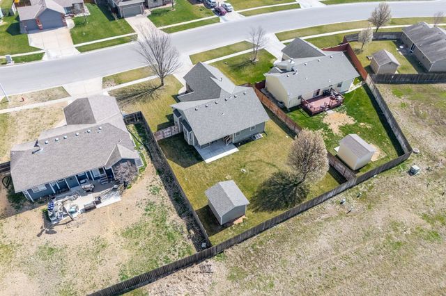 1407 N Spring Ridge Dr, Derby, KS 67037