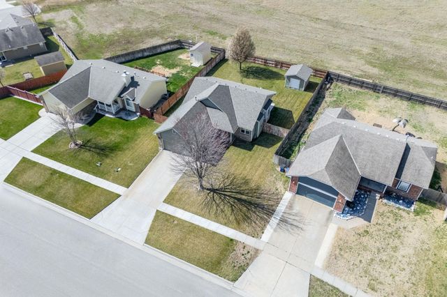 1407 N Spring Ridge Dr, Derby, KS 67037