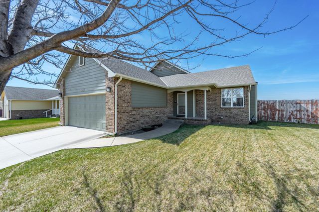 1407 N Spring Ridge Dr, Derby, KS 67037
