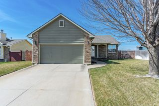 1407 N Spring Ridge Dr, Derby, KS 67037