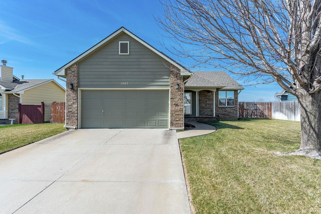1407 N Spring Ridge Dr, Derby, KS 67037