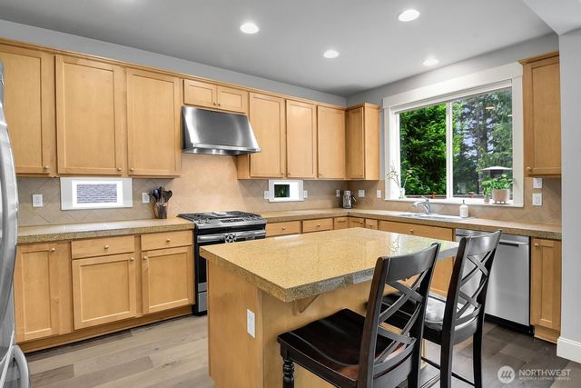 6214 Douglas Avenue SE, Snoqualmie, WA 98065