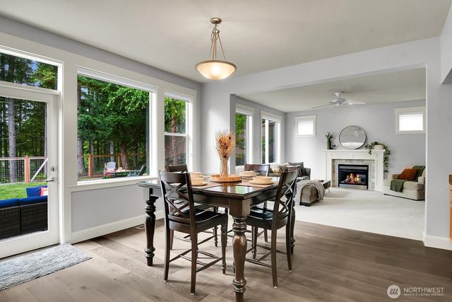 6214 Douglas Avenue SE, Snoqualmie, WA 98065