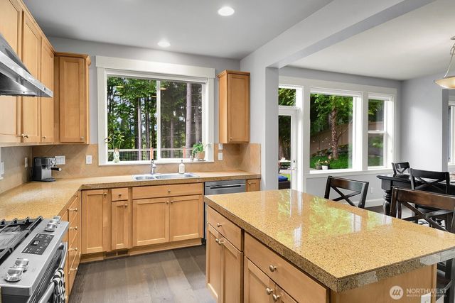 6214 Douglas Avenue SE, Snoqualmie, WA 98065