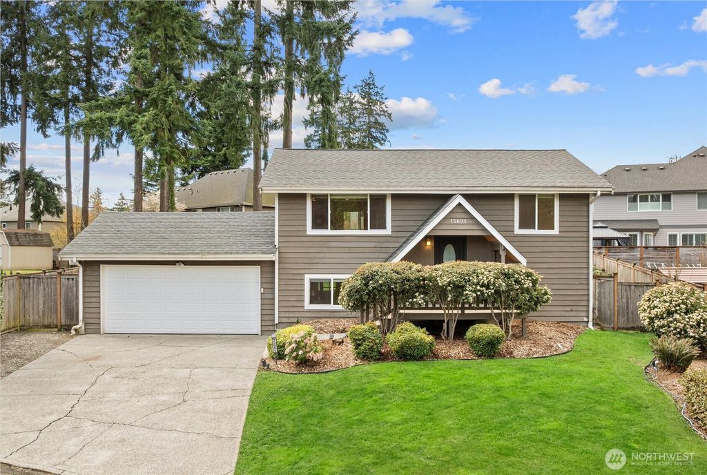 15601 125th Place NE, Woodinville, WA 98072