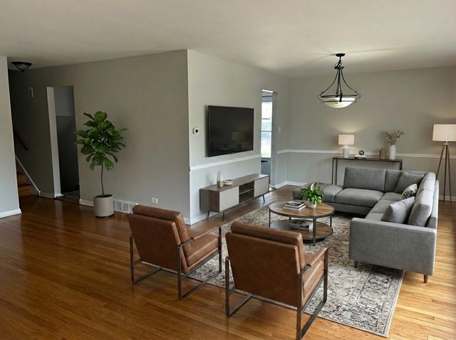 330 W Holly Court, Glenwood, IL 60425