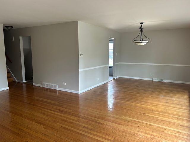 330 W Holly Court, Glenwood, IL 60425