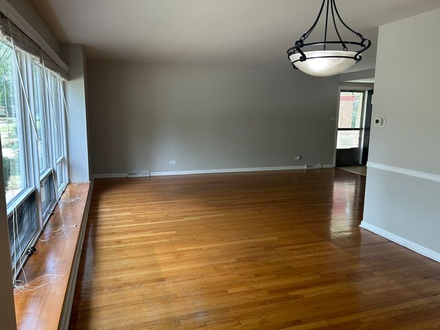 330 W Holly Court, Glenwood, IL 60425