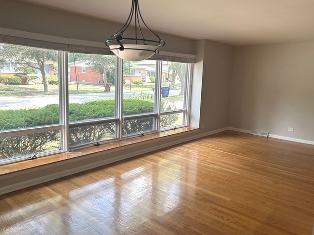 330 W Holly Court, Glenwood, IL 60425