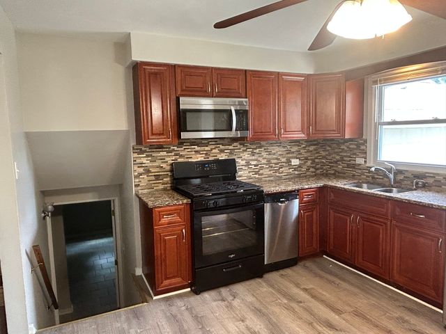 330 W Holly Court, Glenwood, IL 60425