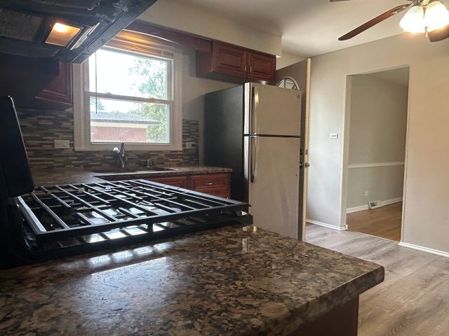 330 W Holly Court, Glenwood, IL 60425