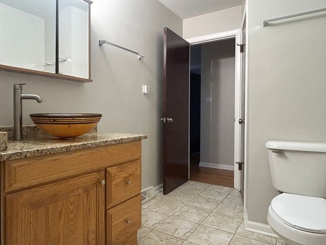 330 W Holly Court, Glenwood, IL 60425