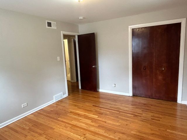 330 W Holly Court, Glenwood, IL 60425