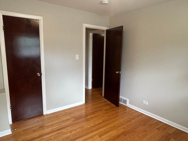 330 W Holly Court, Glenwood, IL 60425