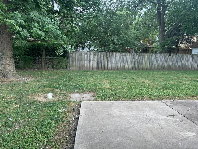 330 W Holly Court, Glenwood, IL 60425