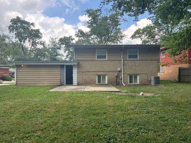 330 W Holly Court, Glenwood, IL 60425