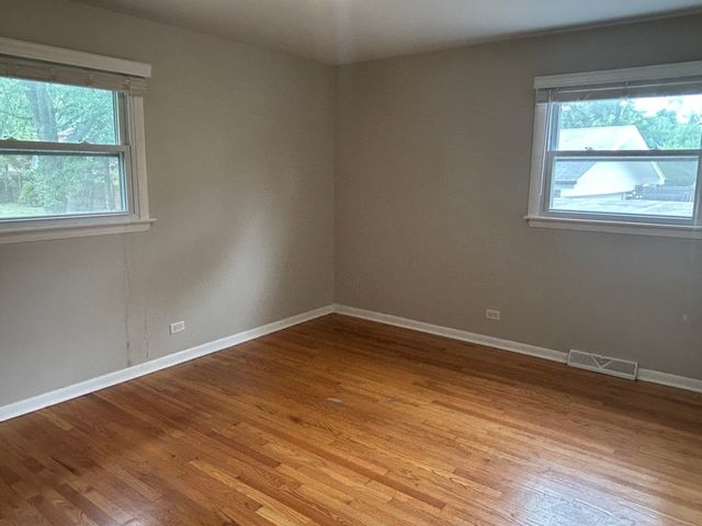 330 W Holly Court, Glenwood, IL 60425