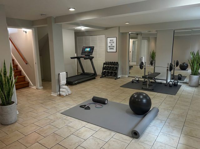 330 W Holly Court, Glenwood, IL 60425