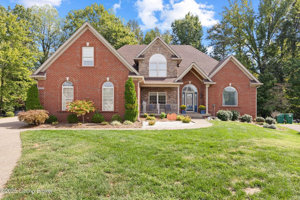 2707 Windsor Lakes Pkwy, Louisville, KY 40214