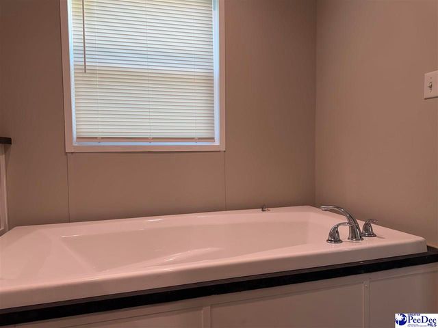 6739 E National Cemetery Rd, Florence, SC 29506