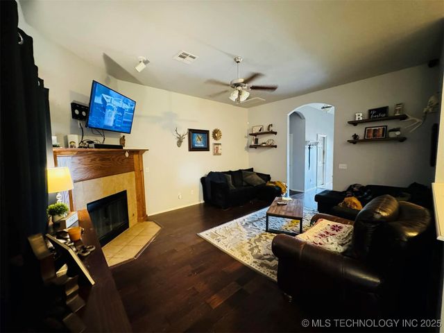 4008 Red Apple, Moore, OK 73160