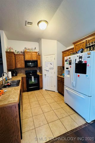 4008 Red Apple, Moore, OK 73160
