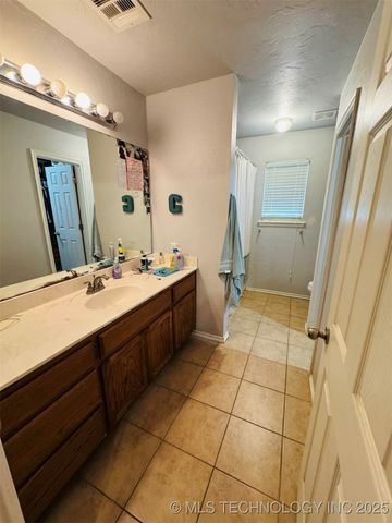 4008 Red Apple, Moore, OK 73160