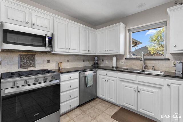 10 PARK PLACE CIRCLE, Iowa Park, TX 76367